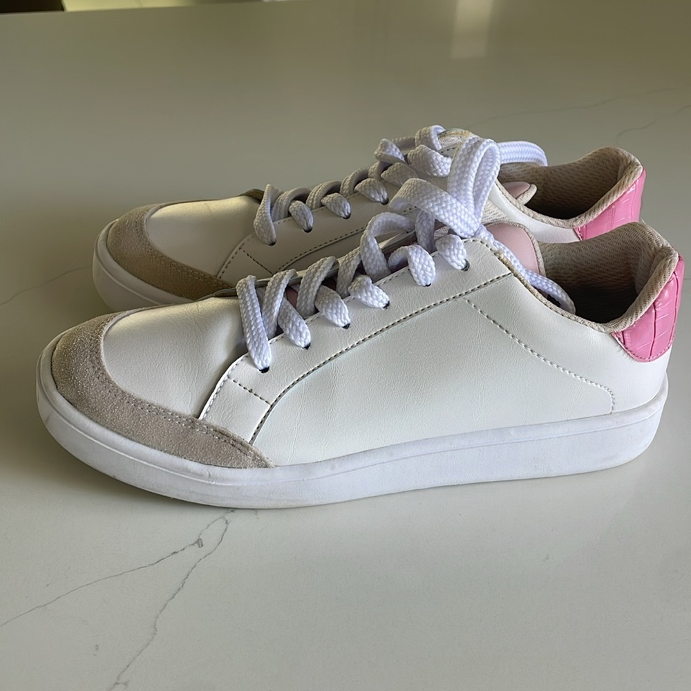 MKS Brand Women’s Tennis shoes, size 10